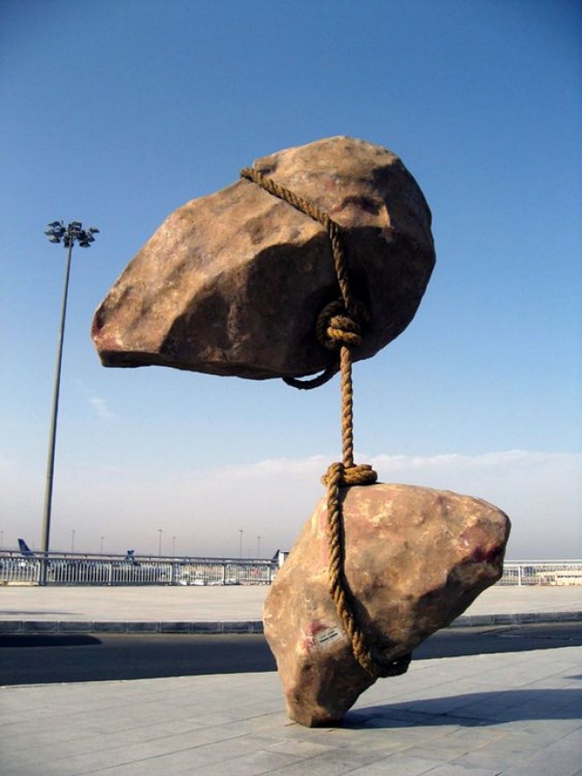 скульптуры-бросающие-вызов-гравитации-1